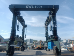 100噸升降式船艇搬運(yùn)起重機(jī)